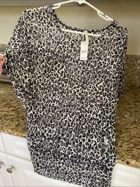 DNA couture Black & White Leopard Print Short Sleeve Top